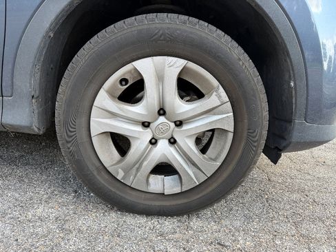 Used 2013 Toyota RAV4 LE FWD image 9