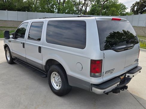 Used 2003 Ford Excursion XLT RWD image 3