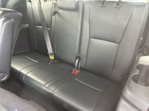 Used 2024 Toyota Highlander XLE image 16
