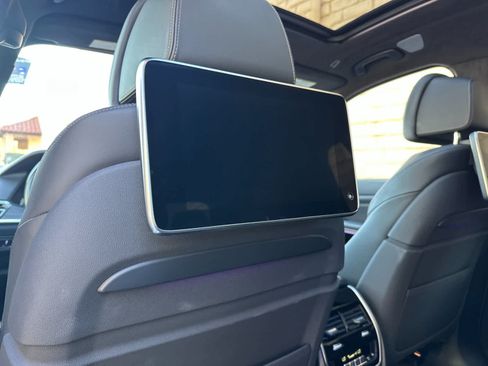 Used 2019 BMW X7 xDrive50i w/ M Sport Package AWD/4WD image 16