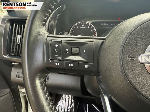 Used 2025 Nissan Pathfinder SV image 20