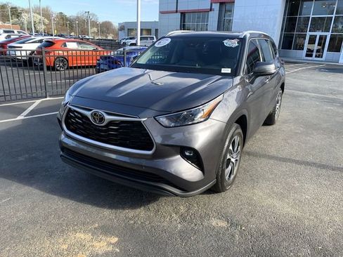 Used 2022 Toyota Highlander XLE image 4