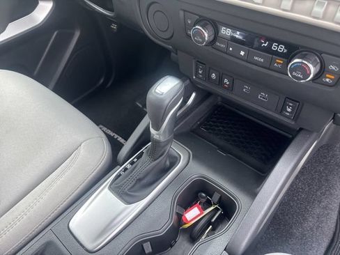 Used 2025 Nissan Frontier SV w/ SV Convenience Package RWD image 18