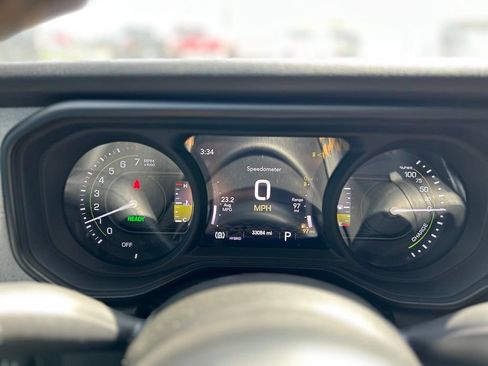 Used 2024 Jeep Wrangler Unlimited AWD/4WD image 9