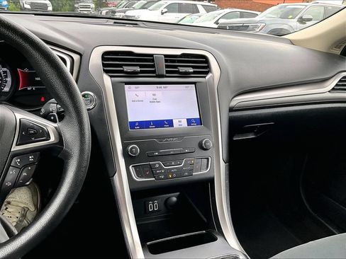 Used 2020 Ford Fusion SE AWD/4WD image 19