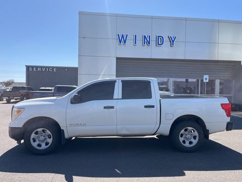 Used 2017 Nissan Titan S image 9