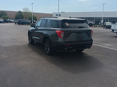 Used 2023 Ford Explorer XLT w/ Equipment Group 202A AWD/4WD image 7