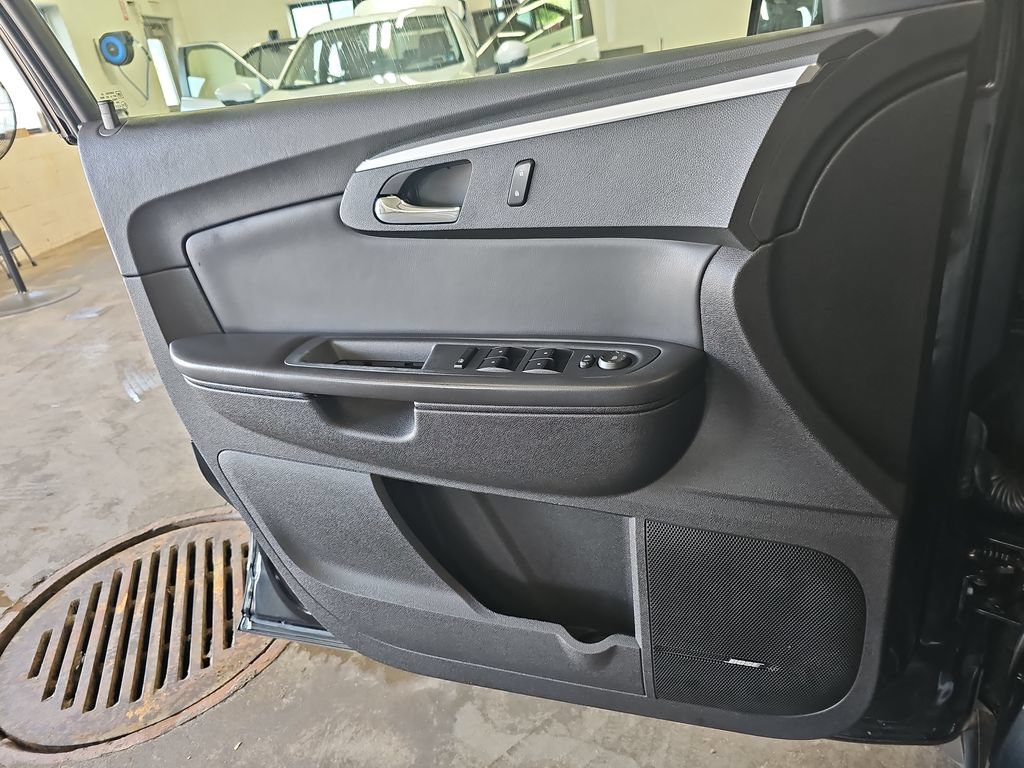 Used 2009 Chevrolet Traverse LT FWD image 27