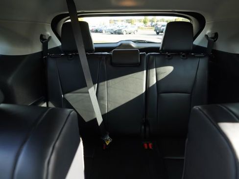 Used 2024 Toyota Highlander LE image 29