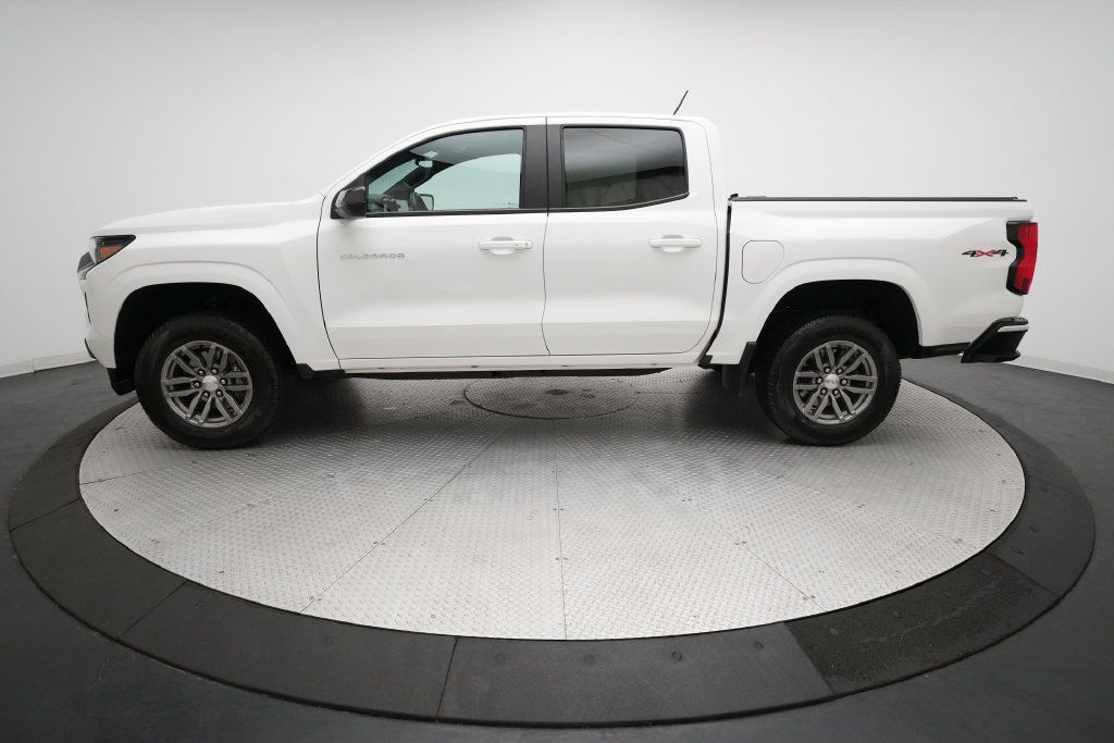Used 2023 Chevrolet Colorado LT AWD/4WD image 22