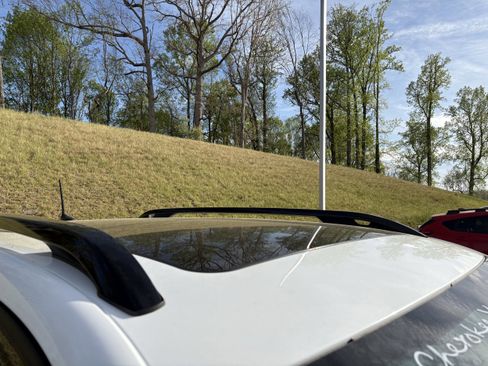 Used 2022 Jeep Cherokee Latitude w/ Sun & Sound Group image 9