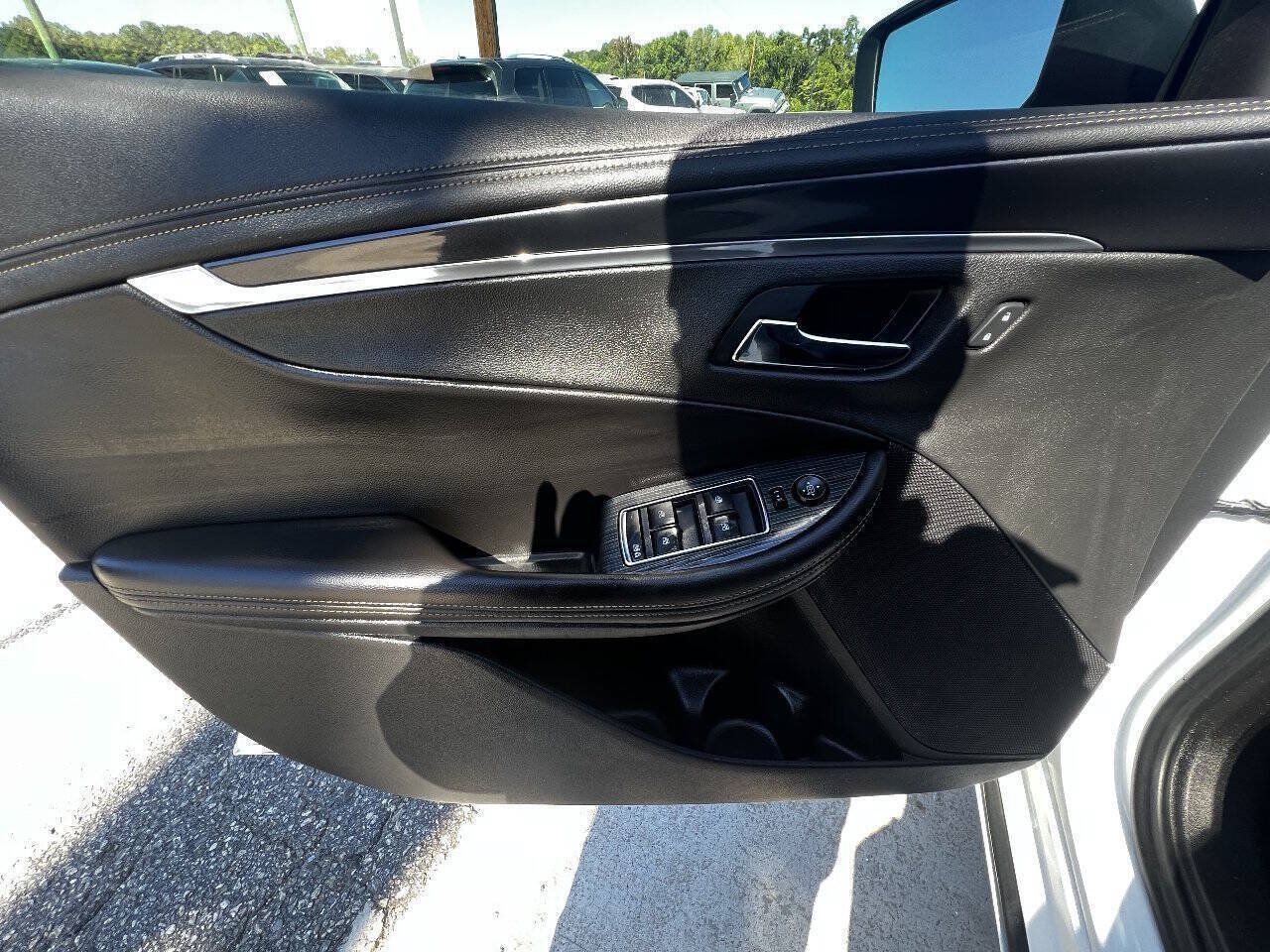 Used 2016 Chevrolet Impala LT w/ Convenience Package FWD image 17