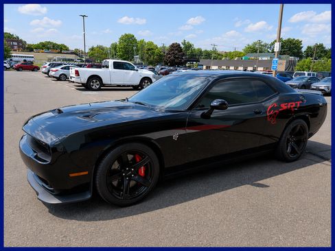 Used 2017 Dodge Challenger SRT Hellcat RWD image 1