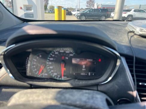 Used 2022 Chevrolet Trax LT w/ LT Convenience Package AWD/4WD image 10