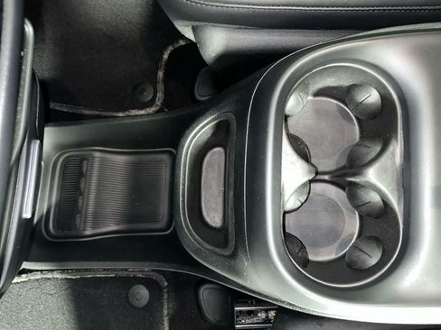 Used 2025 Chrysler Pacifica Select FWD image 21