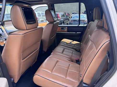 Used 2014 Lincoln Navigator 4WD w/ Equipment Group 101A image 24
