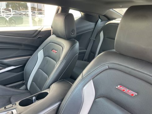 Used 2020 Chevrolet Camaro SS RWD image 15