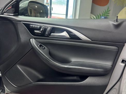 Used 2017 INFINITI QX30 Premium w/ Navigation Package FWD image 28