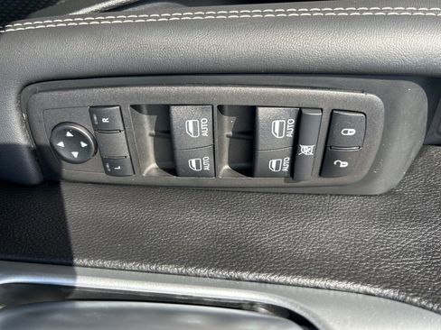 Used 2024 Chrysler Pacifica Touring-L w/ Uconnect Theater Family Group image 16