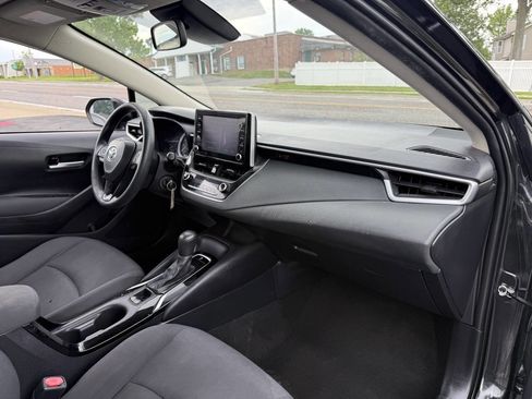 Used 2020 Toyota Corolla LE FWD image 11
