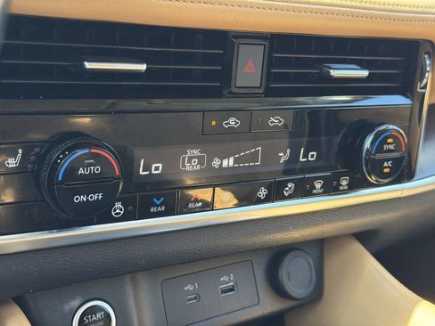 Certified 2023 Nissan Rogue Platinum w/ Platinum Premium Package AWD/4WD image 17