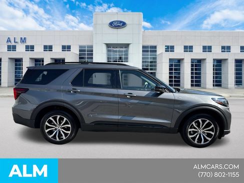 Used 2025 Ford Explorer ST-Line AWD/4WD image 5