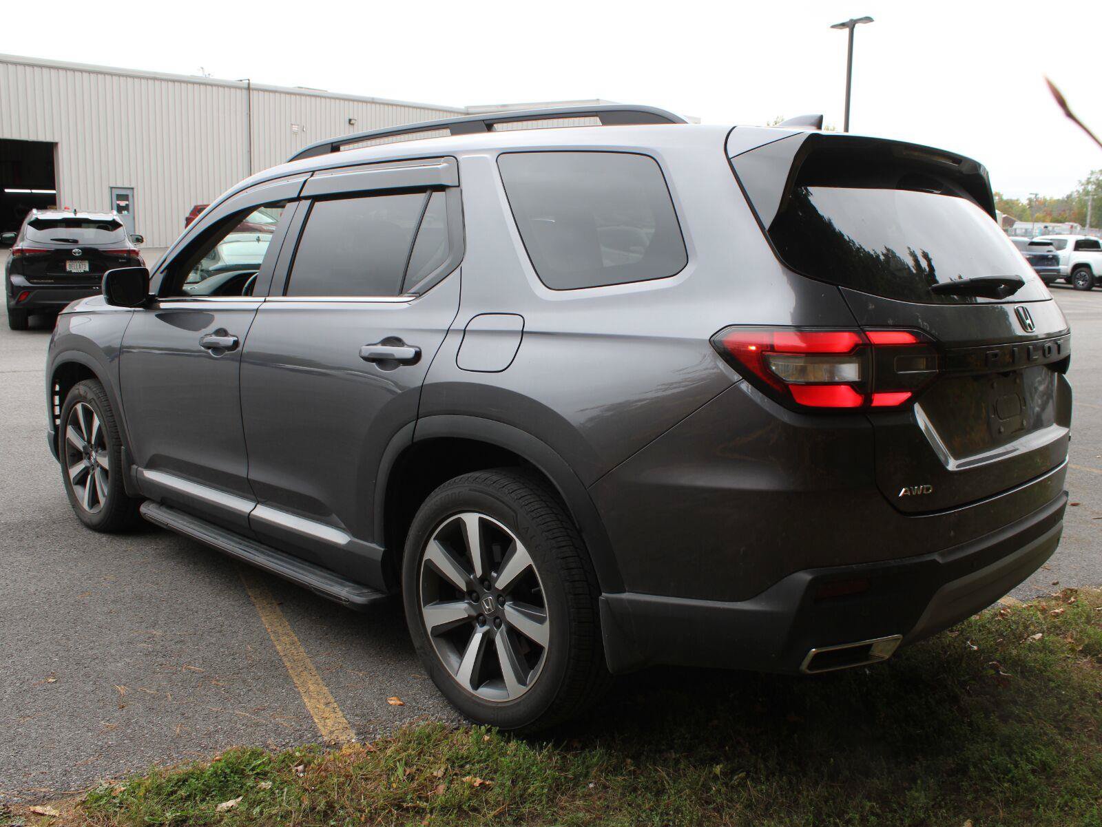 Certified 2024 Honda Pilot Touring image 5