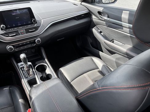Used 2024 Nissan Altima 2.5 SR FWD image 19