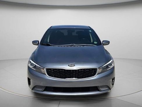 Used 2018 Kia Forte S FWD image 4