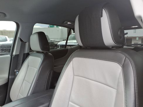 Certified 2019 Chevrolet Equinox Premier w/ LPO, Style and Go Package image 6