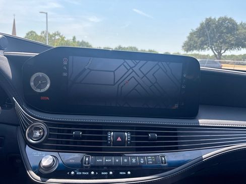 Used 2021 Lexus LS 500 w/ Accessory Package (Z2) RWD image 9