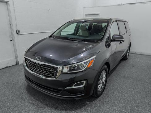Used 2019 Kia Sedona LX FWD image 4