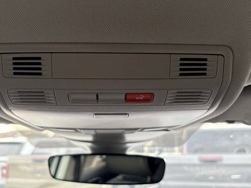 Used 2024 Volkswagen Taos SE image 25