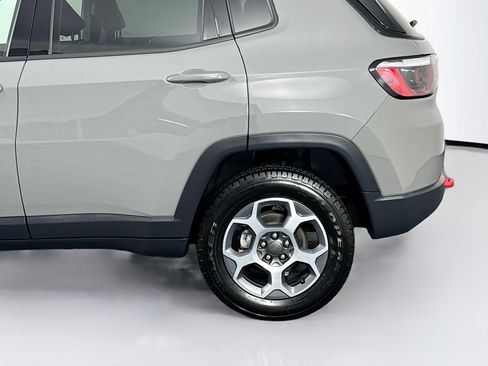 Used 2022 Jeep Compass Trailhawk w/ Trailhawk Convenience Group AWD/4WD image 39