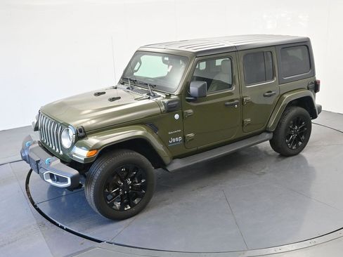 Used 2023 Jeep Wrangler Unlimited Sahara w/ Cold Weather Group AWD/4WD image 17