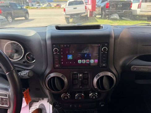 Used 2015 Jeep Wrangler Unlimited Sport w/ Quick Order Package 24S AWD/4WD image 12