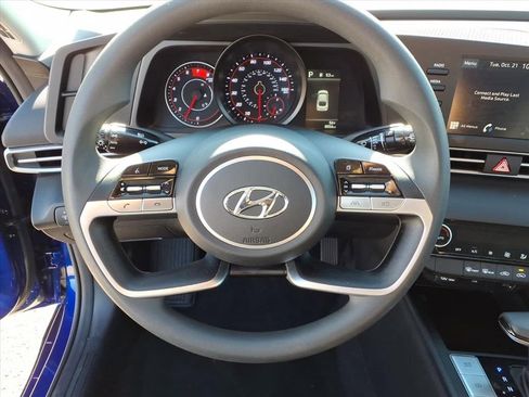 Used 2023 Hyundai Elantra SEL image 18