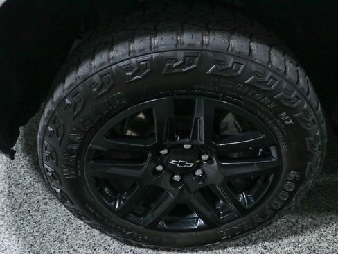 Used 2024 Chevrolet Silverado 1500 LT Trail Boss w/ LT Trail Boss Premium Package AWD/4WD image 11