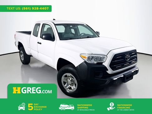 Used 2017 Toyota Tacoma SR image 1