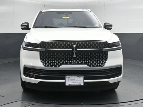 Certified 2025 Lincoln Navigator Reserve AWD/4WD image 2