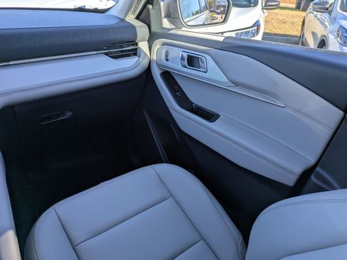 New 2026 Ford Explorer Active w/ Active Comfort Package image 19