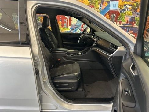 Used 2023 Jeep Grand Cherokee L Laredo image 56