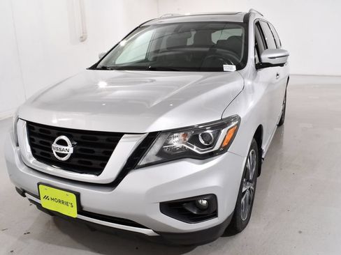 Used 2019 Nissan Pathfinder Platinum AWD/4WD image 2