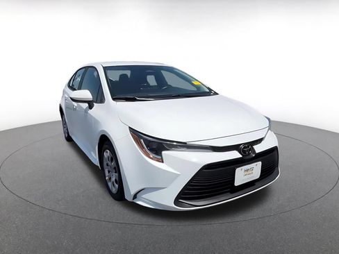 Used 2025 Toyota Corolla LE FWD image 3