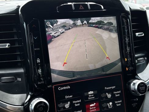 Used 2019 RAM 1500 Laramie AWD/4WD image 17