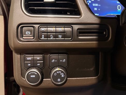 Used 2023 Chevrolet Tahoe Z71 w/ Luxury Package AWD/4WD image 18