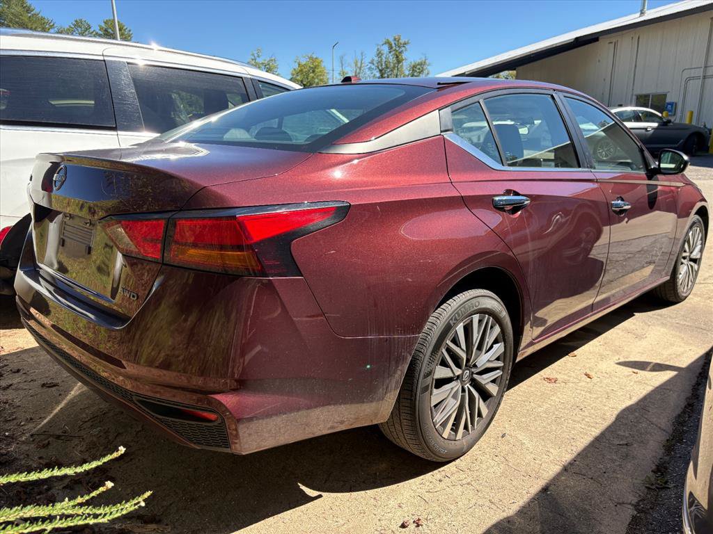 Used 2025 Nissan Altima 2.5 SV AWD/4WD image 6