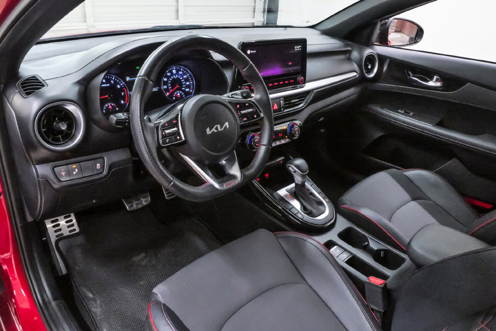Used 2022 Kia Forte GT w/ GT Technology Package FWD image 2