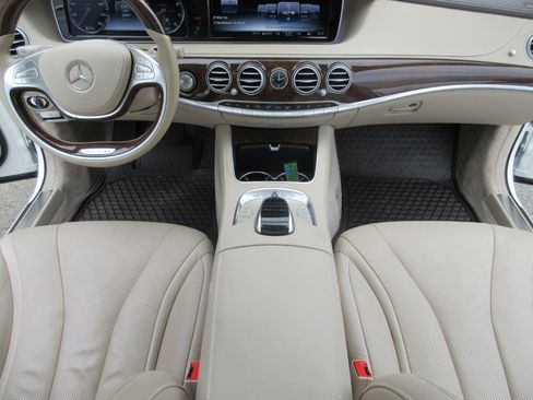 Used 2017 Mercedes-Benz S 550 Sedan image 17
