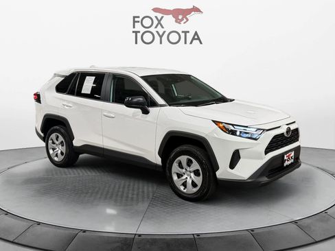 Used 2025 Toyota RAV4 LE AWD/4WD image 8